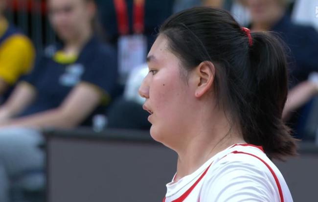 张子宇弹飞对手“肘击”队友