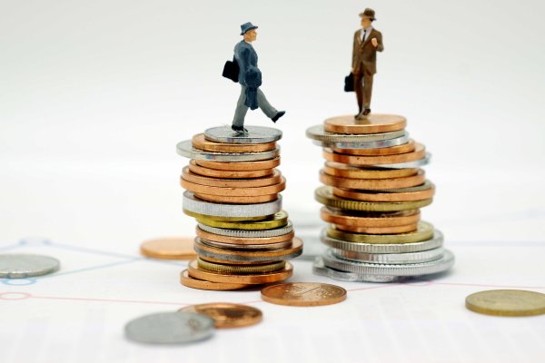 航心配资 南向资金净买入超170亿港元