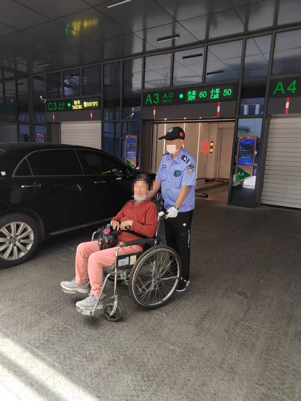 海证资本 【诊疗有精度 服务有温度——山东大学齐鲁医院(青岛)提升群众看病就医满意度全景报道】“小岗位”——“大担当” 微光成炬，暖流照亮就医路